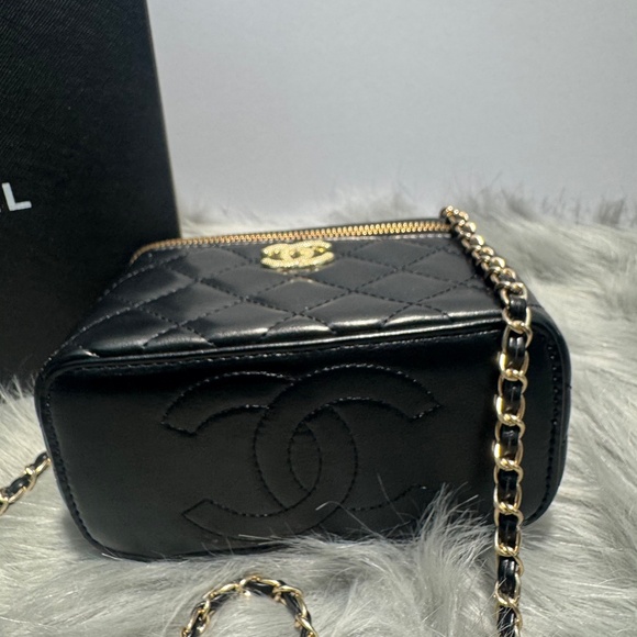 Chanel VIP Makeup Black Shoulder/handle bag~NIB - Picture 4 of 10